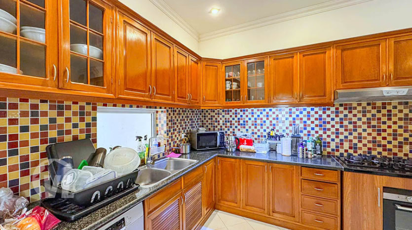 5 bedroom house with pool to rent in Tay Ho district