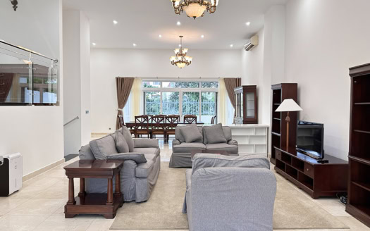 Furnished 5 bedroom house with garden to rent in Ciputra Q Block