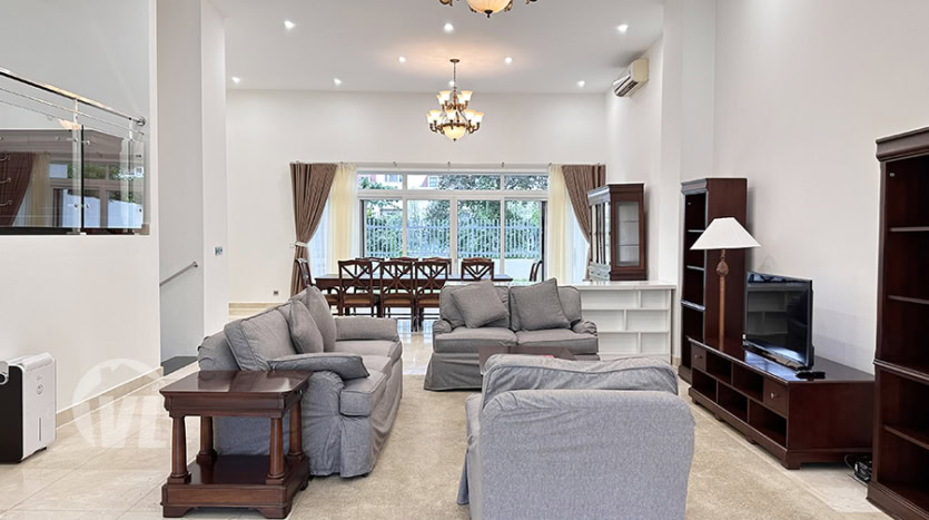 Furnished 5 bedroom house with garden to rent in Ciputra Q Block