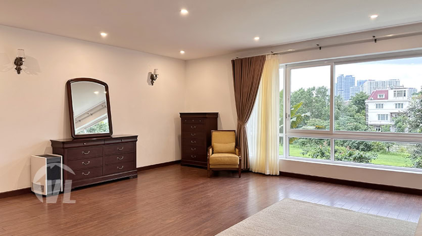 Furnished 5 bedroom house with garden to rent in Ciputra Q Block