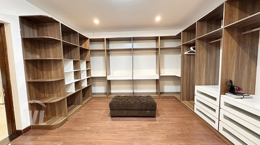 Furnished 5 bedroom house with garden to rent in Ciputra Q Block