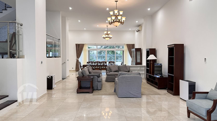 Furnished 5 bedroom house with garden to rent in Ciputra Q Block