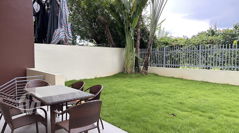 Furnished 5 bedroom house with garden to rent in Ciputra Q Block