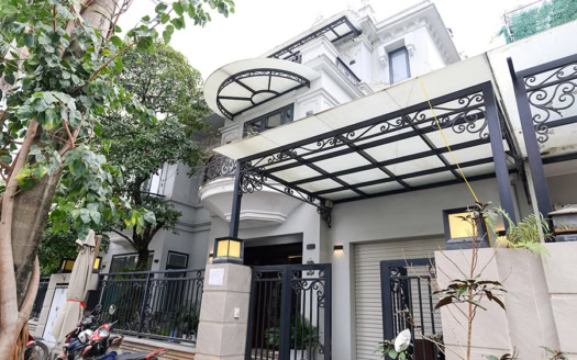 Interconnected Twin Villas in Ciputra with 7 beds