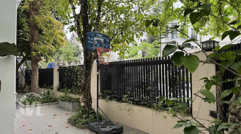 Corner house to rent in Ciputra partly furnished 5 beds 3 baths