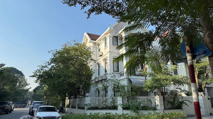 Ciputra villa block T for rent