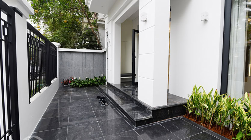 Brand-New 5-Bedroom House for Rent in Ciputra – Private Lift