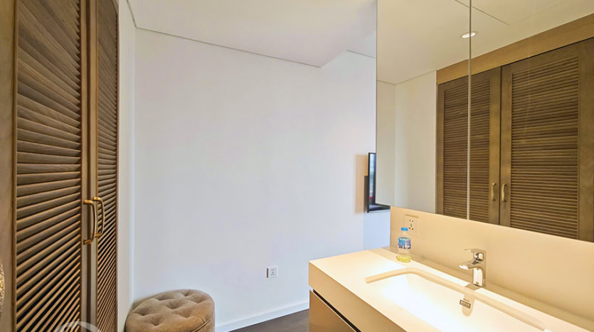 Brand new 3 beds apartment to lease in Tay Ho area