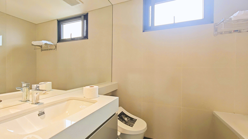 Brand new 3 beds apartment to lease in Tay Ho area