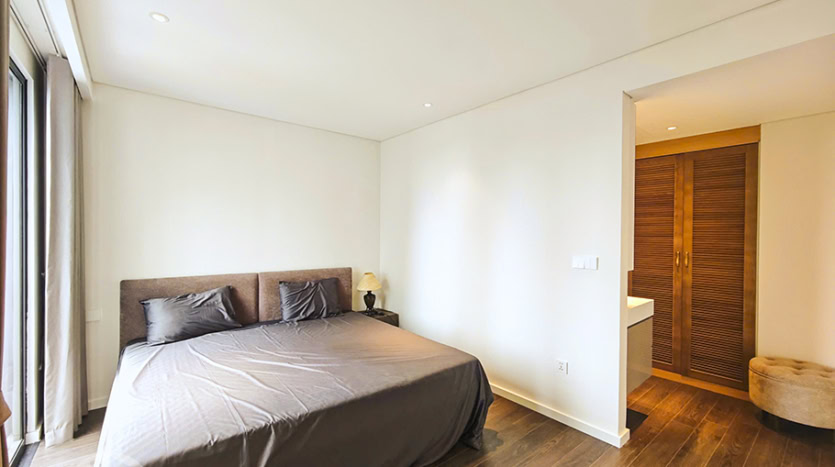 Brand new 3 beds apartment to lease in Tay Ho area