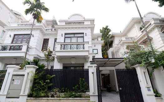 Modern 5 bedrooms villa near UNIS for rent