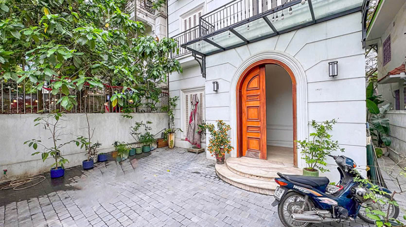 Elegant 5-Bedroom French Colonial Villa for Rent in Tay Ho
