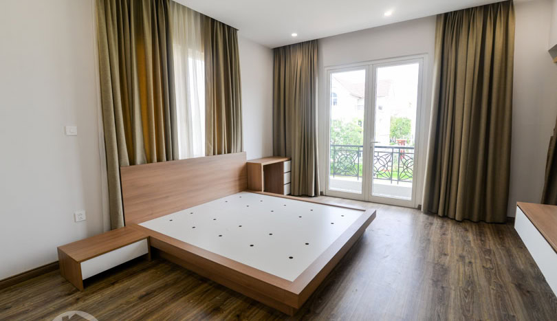 Partly Furnished House for Lease in Vinhomes Riverside