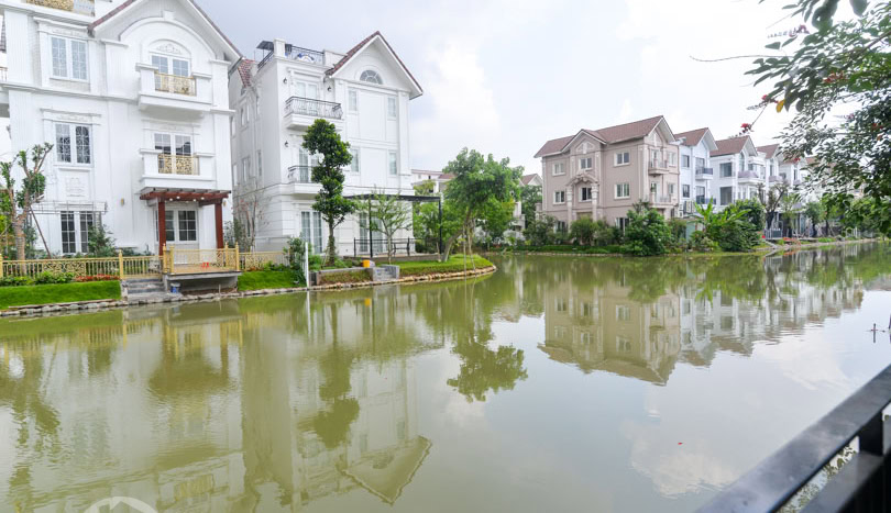 Partly Furnished House for Lease in Vinhomes Riverside