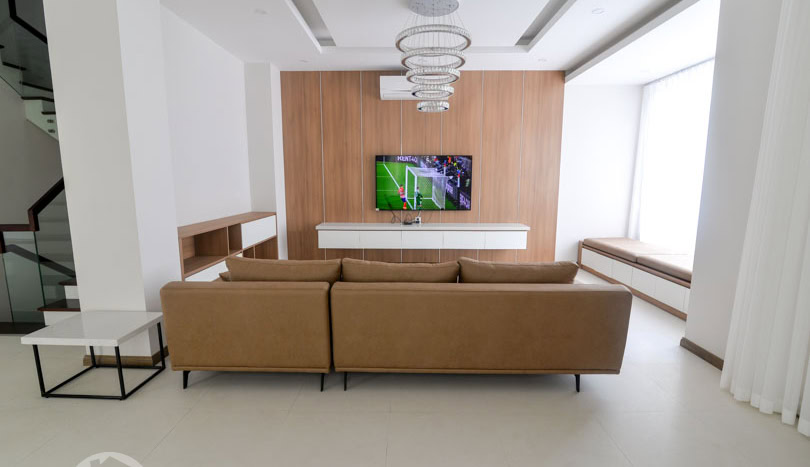 Partly Furnished House for Lease in Vinhomes Riverside