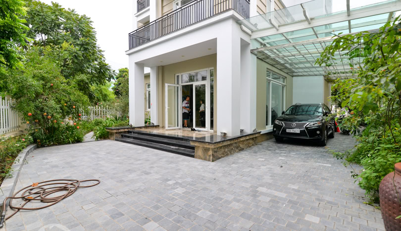 Villa with Private Garden for Rent in Vinhomes Riverside