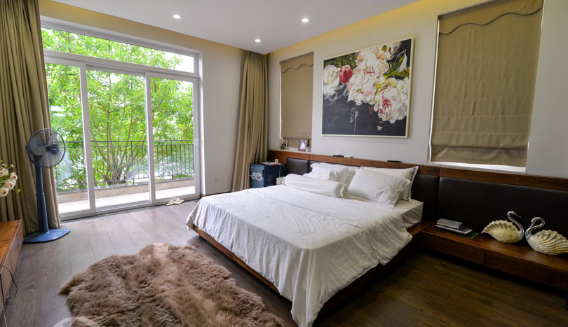 Villa with Private Garden for Rent in Vinhomes Riverside