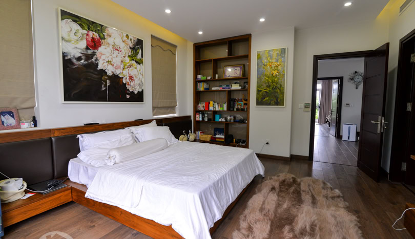 Villa with Private Garden for Rent in Vinhomes Riverside