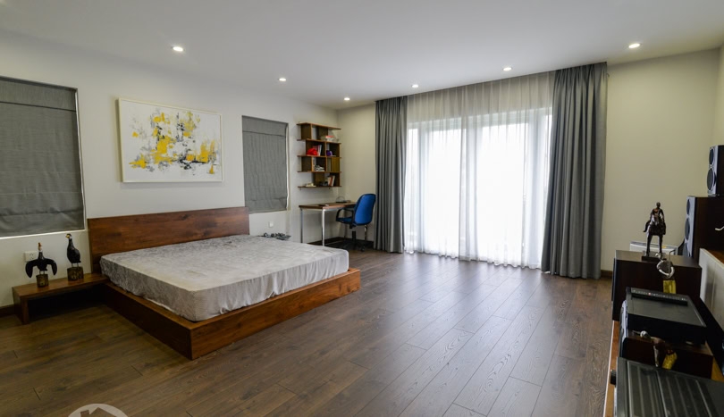 Villa with Private Garden for Rent in Vinhomes Riverside