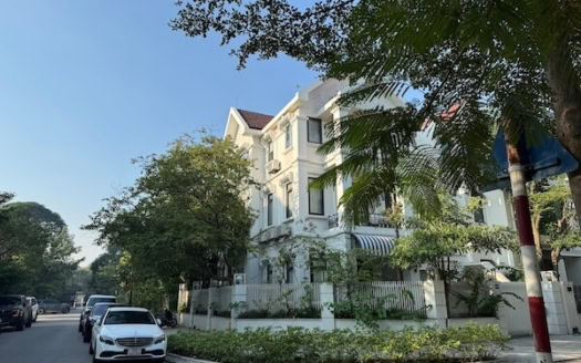 villa Ciputra block T for rent