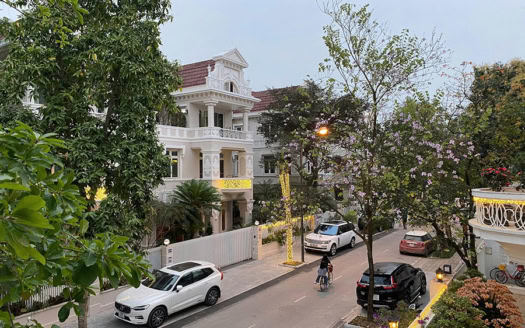 Renovated 5 bedroom villa for rent in Ciputra