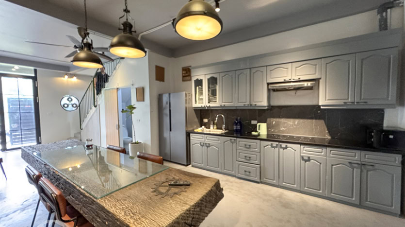 Fully Furnished House for Lease in Bac Cau, Long Bien