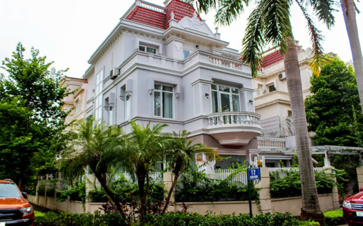 Spacious corner villa at T block Ciputra for lease