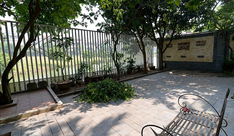 Large 5 bed villa with garden for rent in Ciputra
