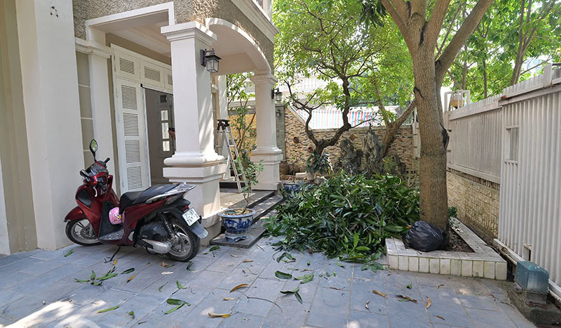 Large 5 bed villa with garden for rent in Ciputra