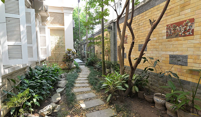 Large 5 bed villa with garden for rent in Ciputra