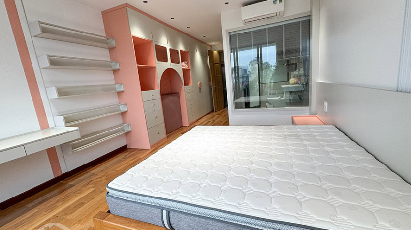 Modern 3-Bedroom Lakefront House for Rent in Long Bien