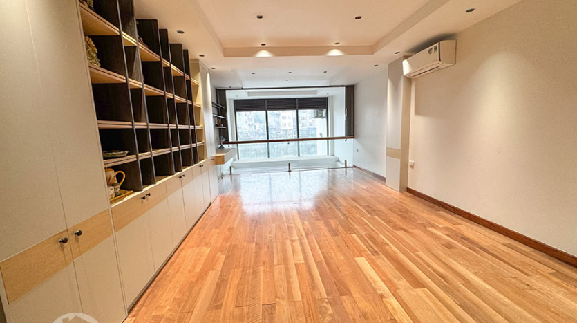 Modern 3-Bedroom Lakefront House for Rent in Long Bien
