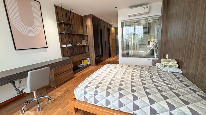Modern 3-Bedroom Lakefront House for Rent in Long Bien