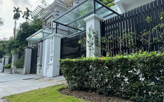 Spacious 3+1 Bedroom Villa for Rent in Ciputra C4 Block Near UNIS – Large Backyard