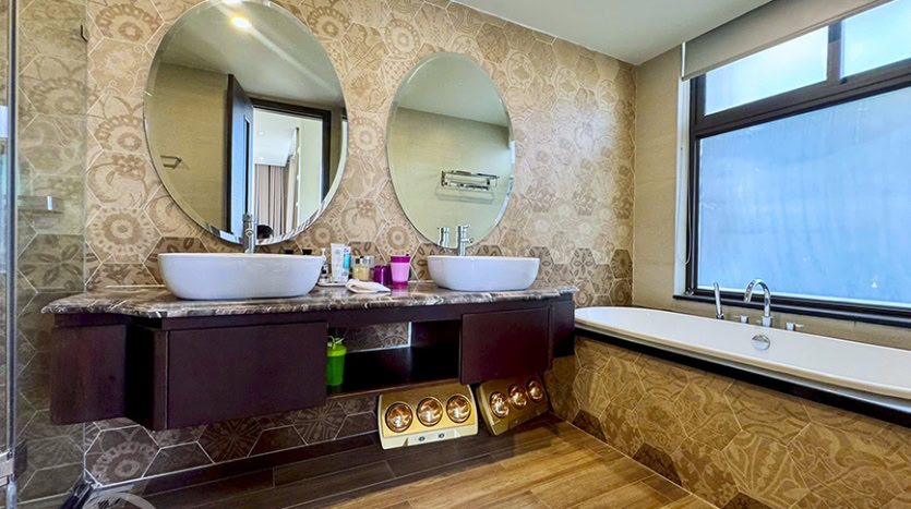 3 bed rental duplex apartment to rent with West Lake view Hanoi