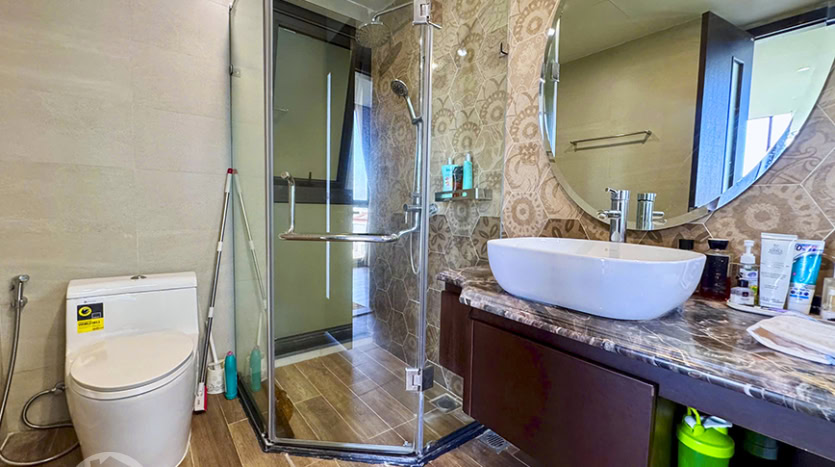 3 bed rental duplex apartment to rent with West Lake view Hanoi