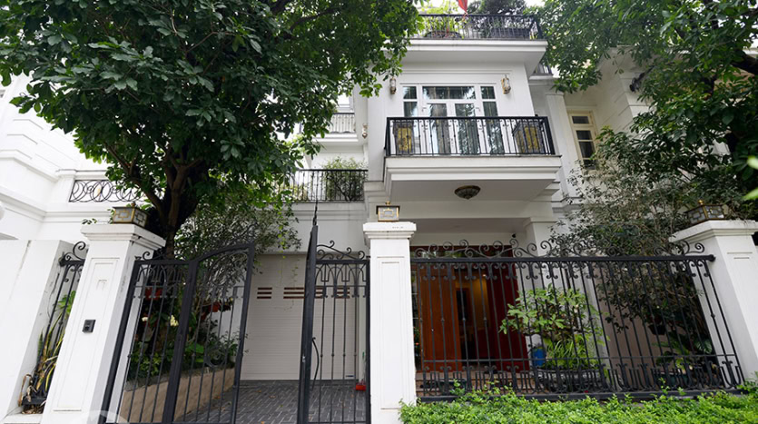 Furnished 5 beds house to let close to UNIS in Ciputra