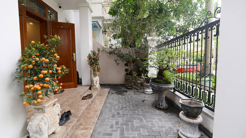 Furnished 5 beds house to let close to UNIS in Ciputra