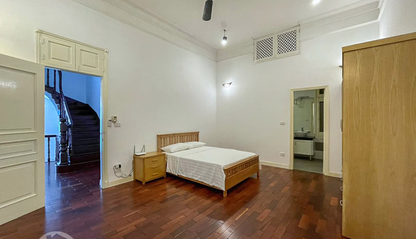 Furnished house for rent in Tay Ho with swimming pool and garden