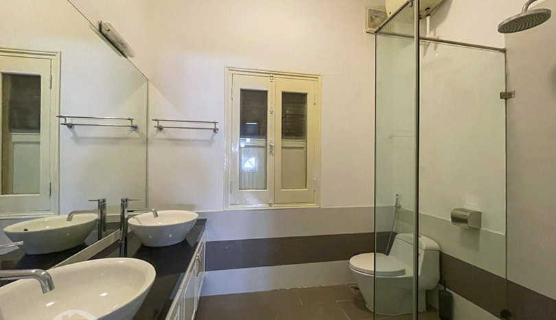 Furnished house for rent in Tay Ho with swimming pool and garden