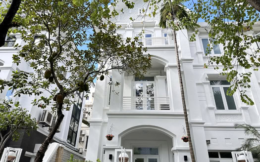New renovated 4 bedrooms villa at T block