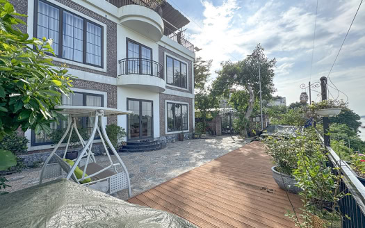 Large 3-Bedroom House with Garden for Rent in Bo De District