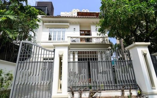 Elegant 4 bedroom villa for rent in Ciputra