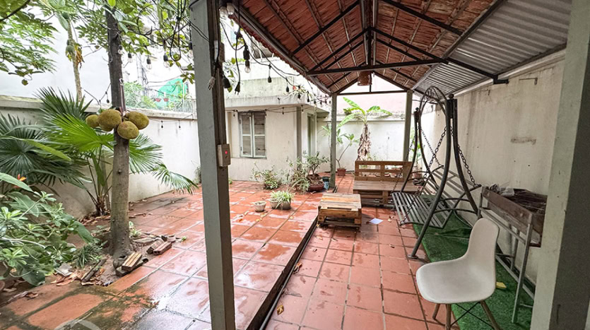 Furnished 5 bed house to rent with outdoor space in Bo De district