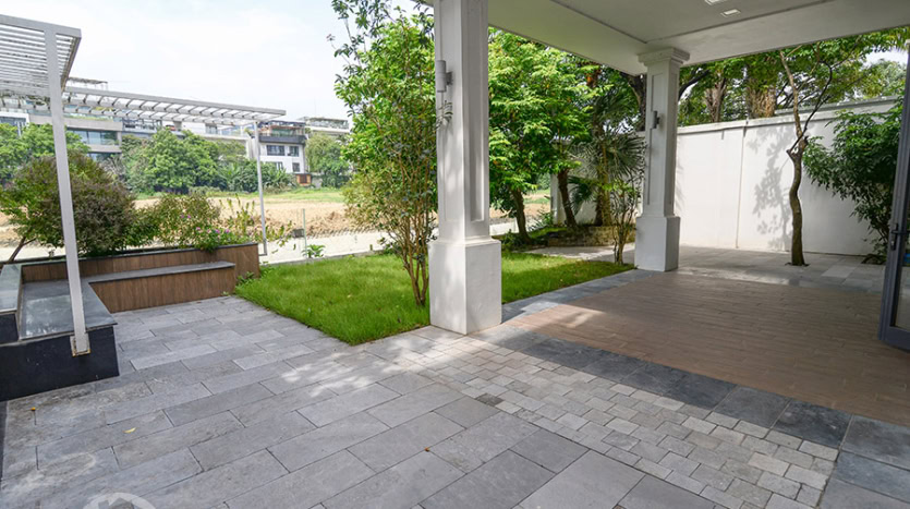 Unfurnished 6-Bedroom House with Garden for Rent in Ciputra