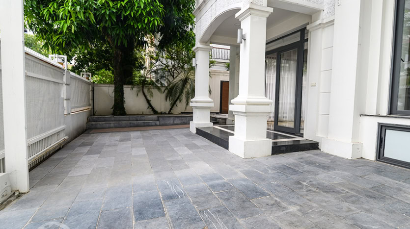 Unfurnished 6-Bedroom House with Garden for Rent in Ciputra