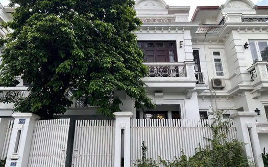 Beautiful furnished villa for rent in Ciputra near Unis school