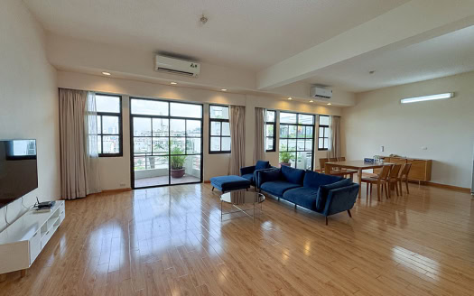Charming serviced 3 bedroom apartment to rent in Tay Ho
