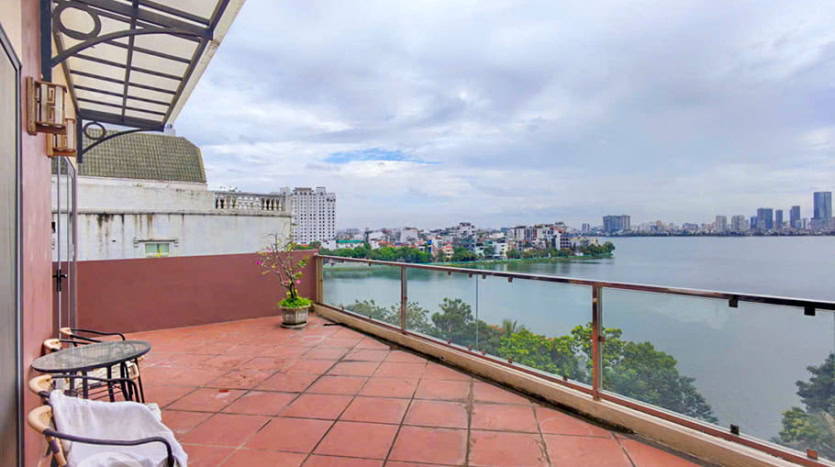 2 bedroom apartment with terrace to rent overlooking Tay Ho lake