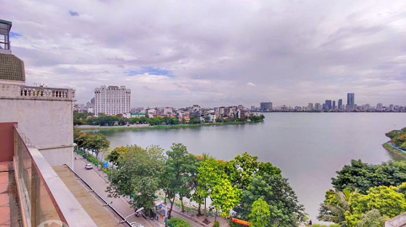 2 bedroom apartment with terrace to rent overlooking Tay Ho lake